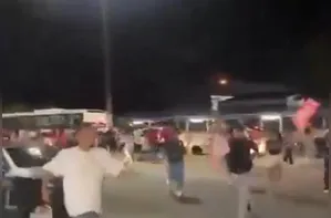 Homem atira para o alto em manifestação pró-Lula em universidade de Sergipe