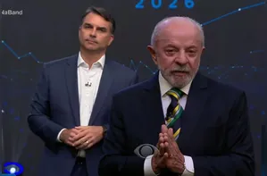 Lula chama Flávio de "palhaço" e pergunta se ele quer privatizar o SUS