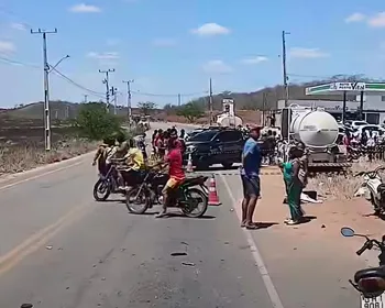 Acidente entre caminhão-pipa e moto deixa uma mulher morta e outra ferida
