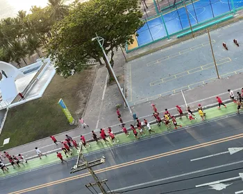 Apoiadores de Lula realizam corrida na orla de Maceió na véspera do 2º turno