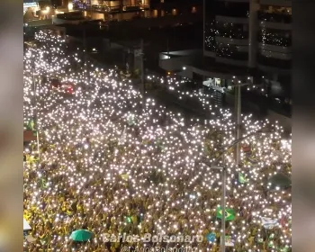 Carlos Bolsonaro agradece multidão em Maceió: 'O Nordeste acordou!'