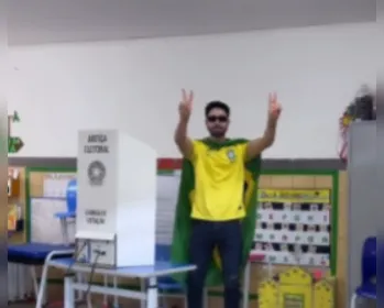 Cercado por seguranças, Rico Melquíades vota em Maceió: “Revolucionar o Brasil”