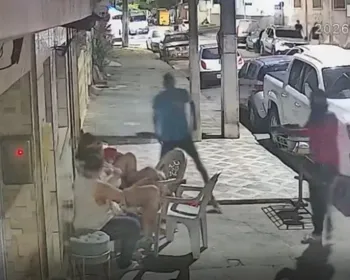 Criminosos armados assaltam moradores na porta de casa na Ponta da Terra