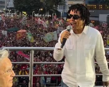 Djavan participa de ato pela reeleição de Lula no Rio: “Viva a cultura brasileira”