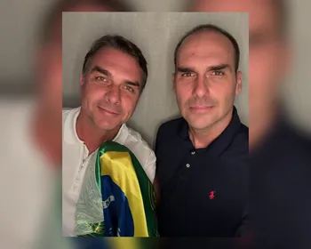 Eduardo Bolsonaro publica foto após reencontro com Flávio nos EUA