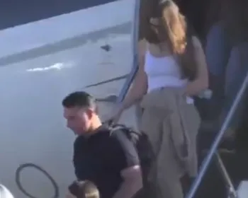 Flávio Bolsonaro e família desembarcam em Miami após fugir do Brasil