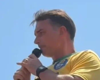 Flávio diz que Jair Bolsonaro colocará a faixa nele, se eleito presidente