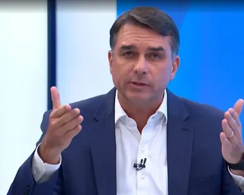 Flávio evita falar de Nunes Marques e diz que Moraes “persegue adversários”