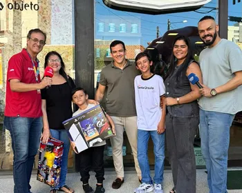 Gazeta FM entrega PlayStation 5 a vencedor de promoção do mês das crianças