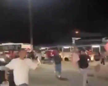 Homem atira para o alto em manifestação pró-Lula em universidade de Sergipe