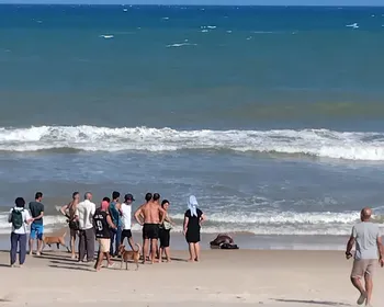 Vídeo: homem é encontrado morto com corda amarrada ao corpo em praia