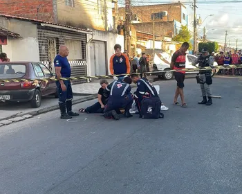 Homem é morto a tiros após ser abordado por criminosos em barbearia na Santa Amélia