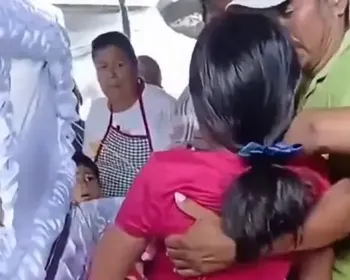 Menina acorda no caixão durante seu velório após ser dada como morta na Guatemala