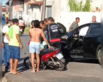 Mulher é atropelada após motorista perder controle de carro em Penedo