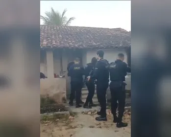 Mãe é presa no Benedito Bentes suspeita de permitir abusos sexuais contra as filhas para manter relacionamento
