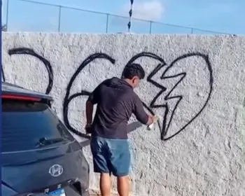 Entenda o que significa a pichação feita em muro de cemitério de Maceió durante sepultamento