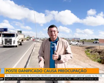 Poste danificado após acidente ameaça cair em rodovia de Arapiraca