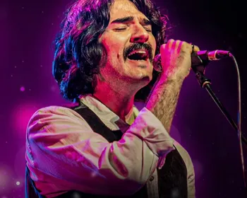 Uma Celebração a Belchior com André Abreu chega a Maceió no Teatro Gustavo Leite