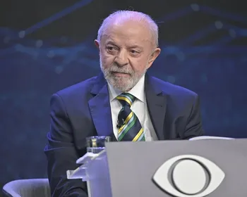 Vídeo: Lula diz que vai autorizar TSE a quebrar sigilo dele e de familiares