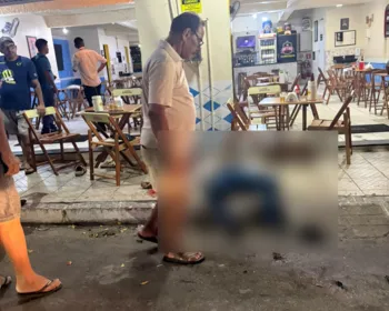 Vídeo mostra o momento em que mulher é morta a facadas após discussão em Santana do Ipanema