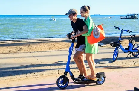 Após acidentes, orla de Maceió ganha medidores de velocidade para patinetes e bicicletas