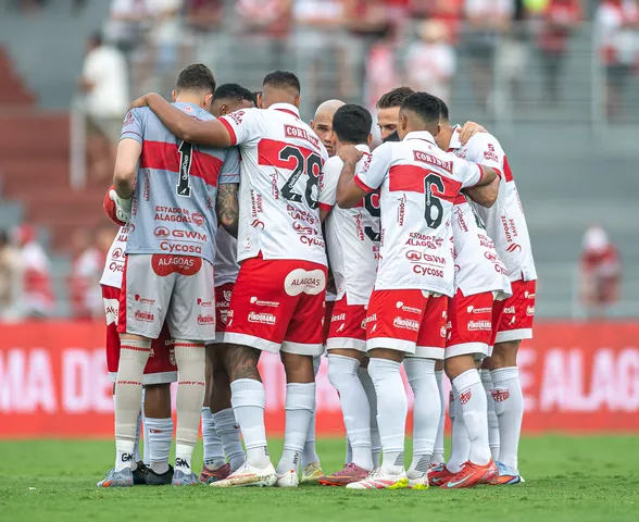 CRB tem sete jogadores pendurados para confronto direto com o Atlético-GO pela Série B