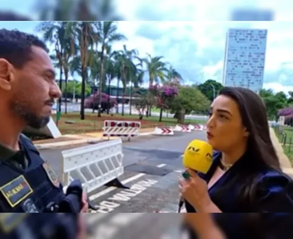 Jornalista é abordada por policial durante ao vivo na Câmara dos Deputados