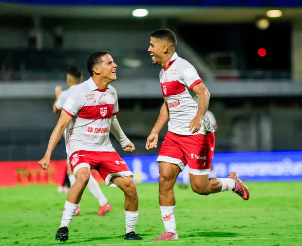 Veja o primeiro gol do CRB sobre o Atlético-GO na voz de Rogério Costa