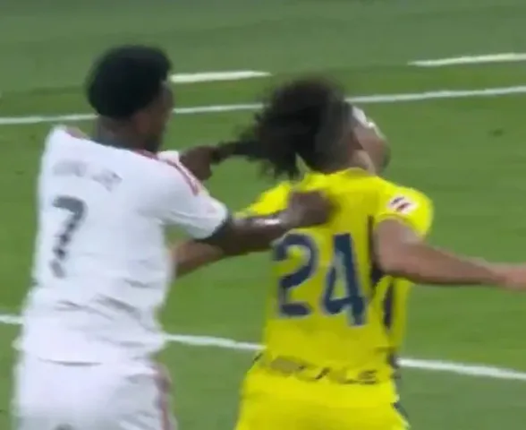 Vini Jr. é expulso por puxar cabelo de adversário em gol anulado