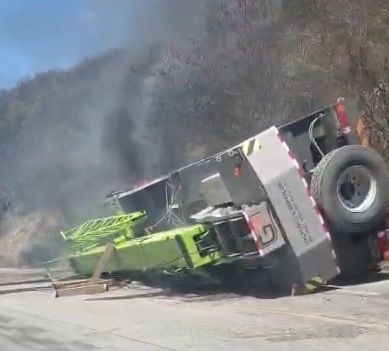 Acidente provoca incêndio e interdita trecho da Serra das Espias, em Palmeira
