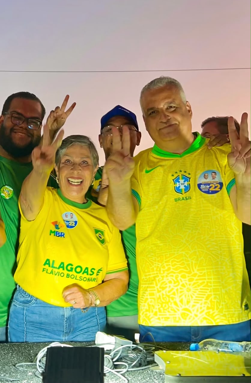 Alfredo Gaspar e Célia lideram ato por Flávio Bolsonaro em São Miguel dos Campos; veja como foi