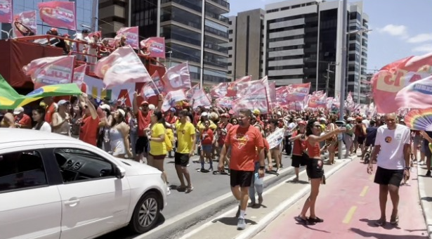 Caminhada pró-Lula em Maceió vai do Vera Arruda ao Marco dos Corais; veja como foi