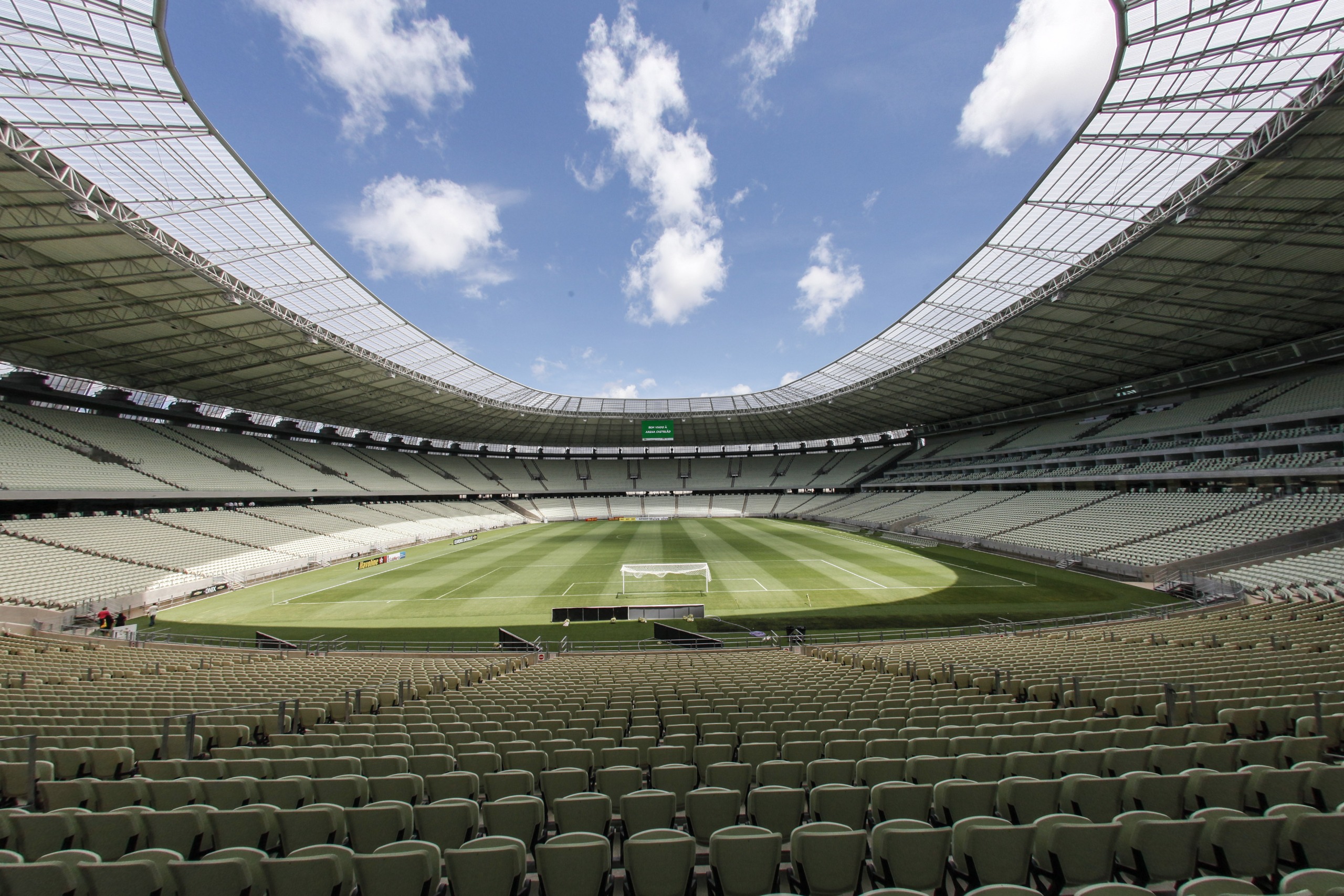 Bola em jogo para Fortaleza x CRB na Arena Castelão; acompanhe ao vivo na Gazeta