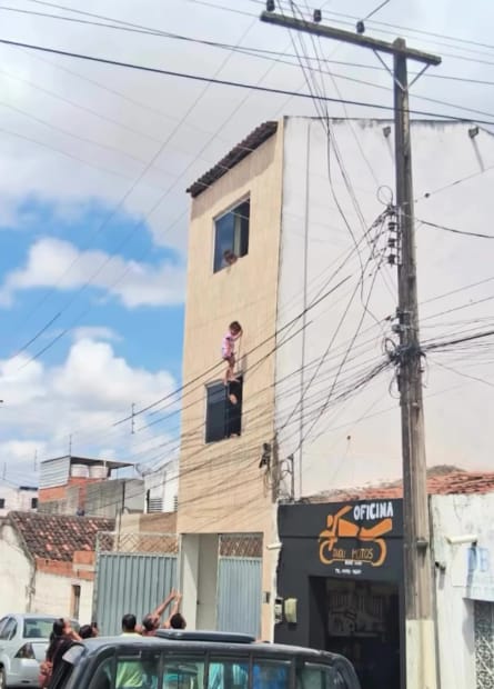 EXCLUSIVO: PM detalha como salvou menina que caiu sobre fios de energia em Delmiro Gouveia