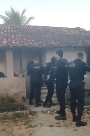 Mãe é presa no Benedito Bentes suspeita de permitir abusos sexuais contra as filhas para manter relacionamento