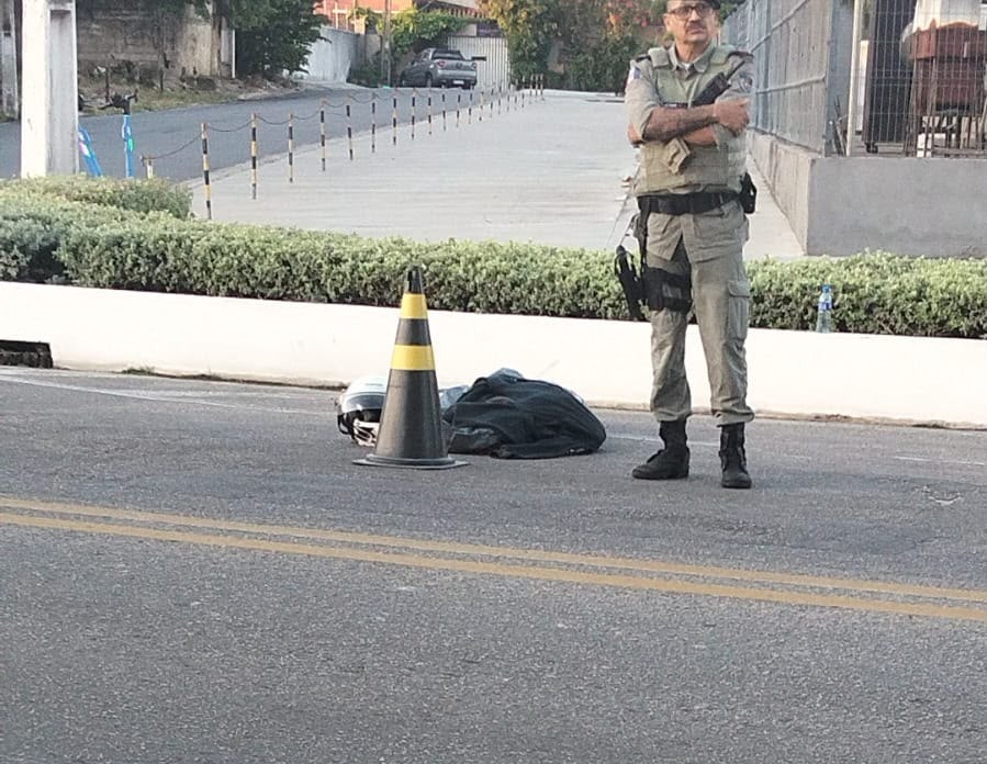 Passageira de moto por app morre após ser atropelada por caminhão no São Jorge