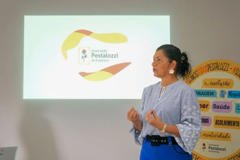 MVV entrega contêiner para Pestalozzi Arapiraca montar loja para mães
