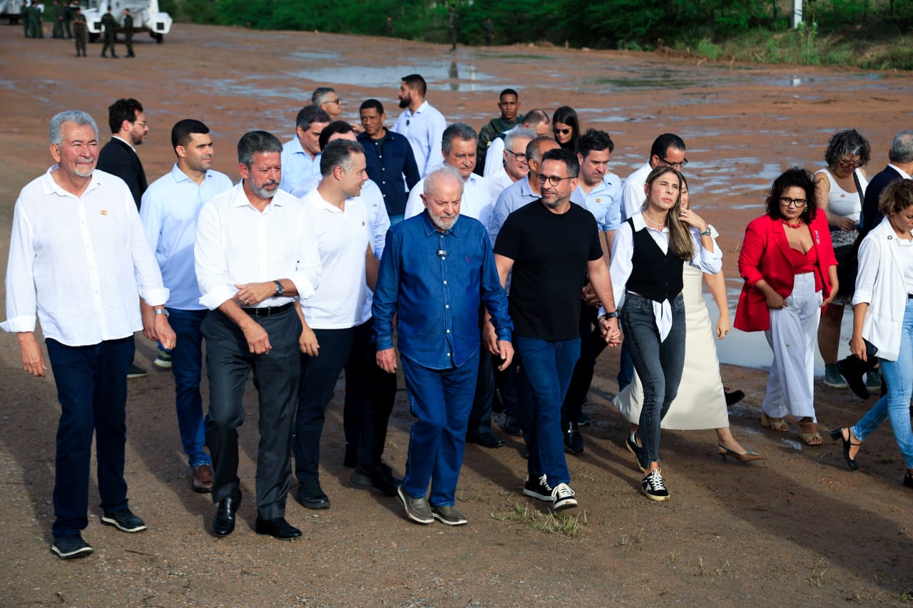 Lula prega união, destaca força do Legislativo e diz que Paulo pode contar com o governo federal