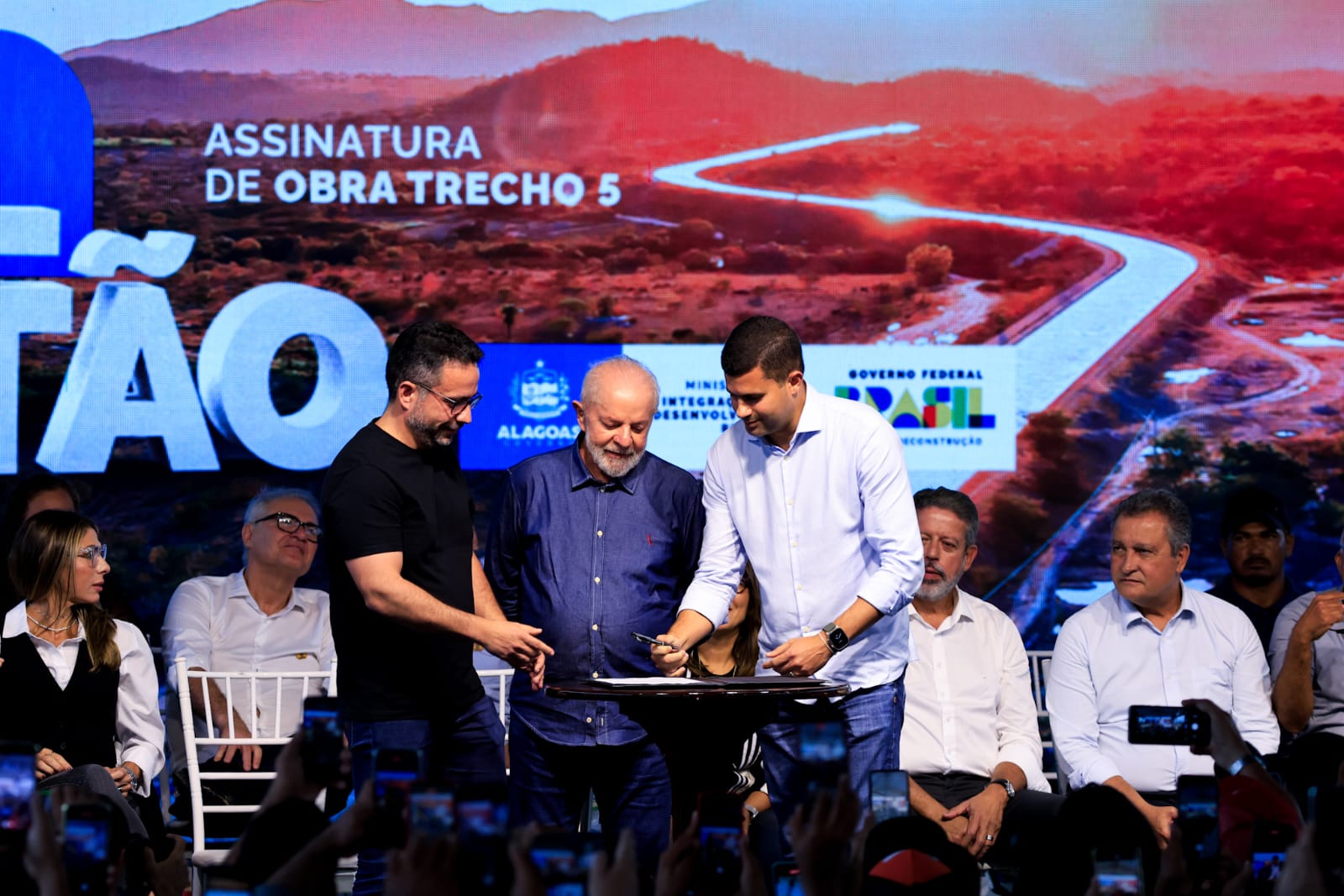 Lula prega união, destaca força do Legislativo e diz que Paulo pode contar com o governo federal