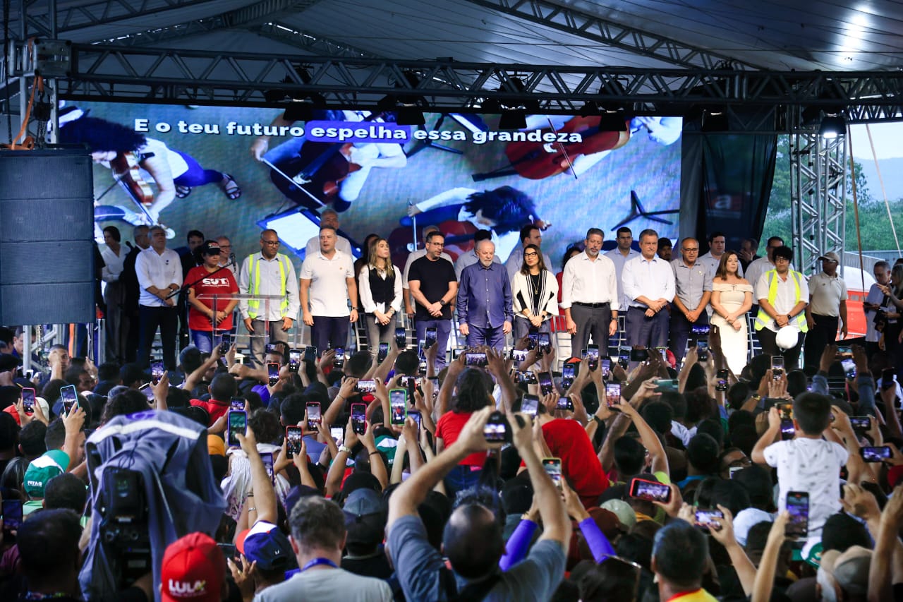 Lula prega união, destaca força do Legislativo e diz que Paulo pode contar com o governo federal