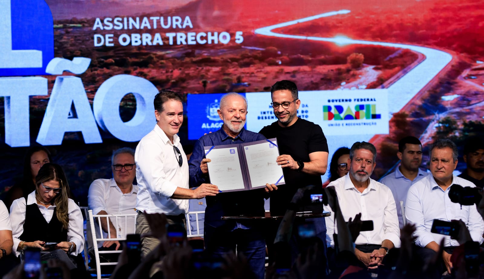 Lula prega união, destaca força do Legislativo e diz que Paulo pode contar com o governo federal