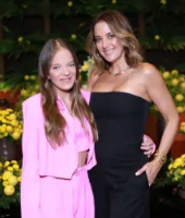 Ticiane Pinheiro reúne amigas famosas em festa de 48 anos