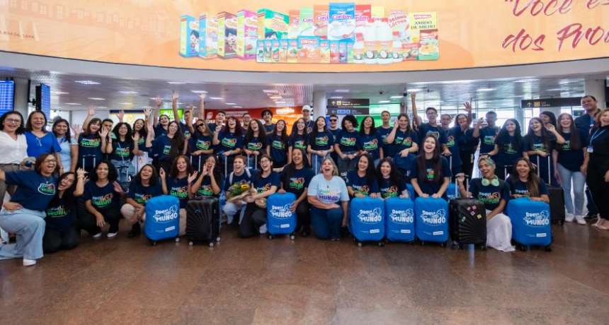 Tourinho acompanha embarque de estudantes alagoanos para Inglaterra