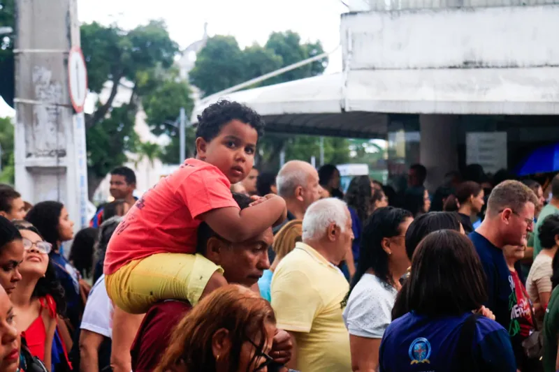 Fiéis lotam ruas do Centro em procissão para celebrar Padroeira de Maceió