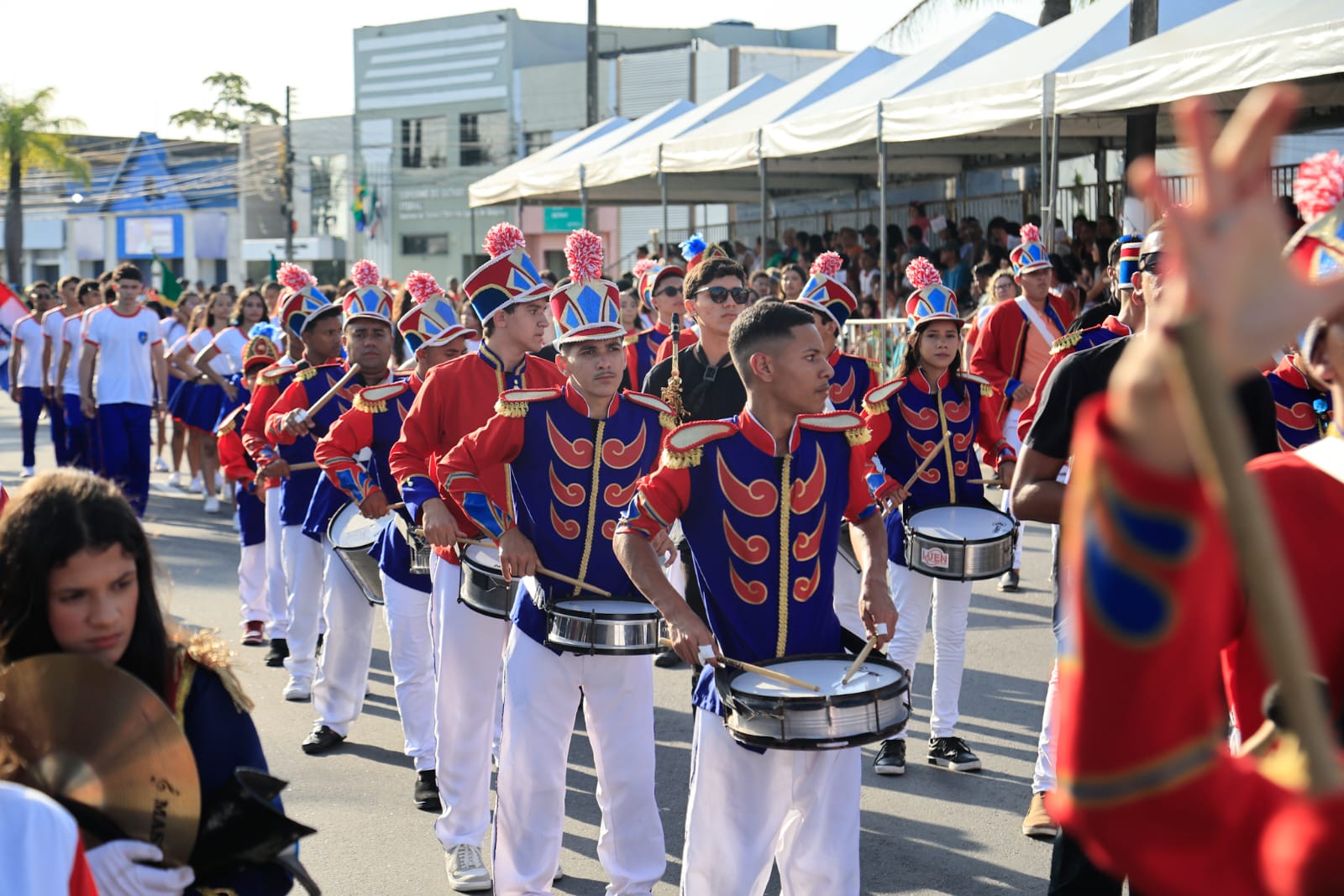 Desfile reúne população para celebrar os 207 anos da Emancipação Política de Alagoas