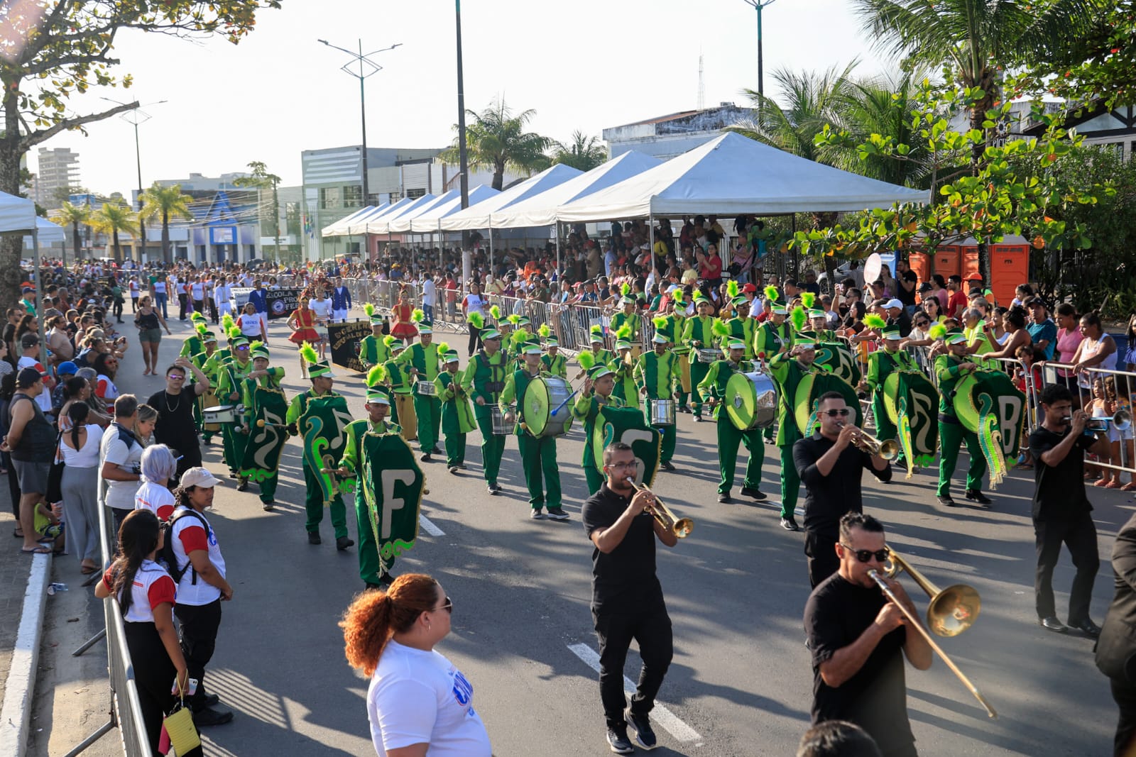 Desfile reúne população para celebrar os 207 anos da Emancipação Política de Alagoas