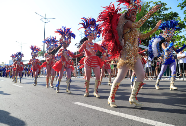 Desfile reúne população para celebrar os 207 anos da Emancipação Política de Alagoas