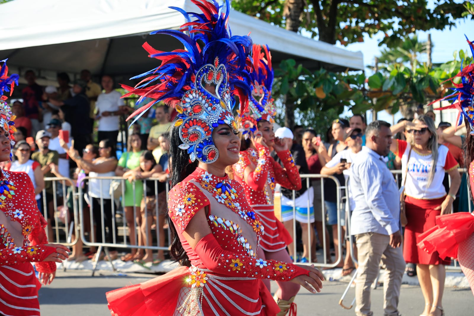 Desfile reúne população para celebrar os 207 anos da Emancipação Política de Alagoas