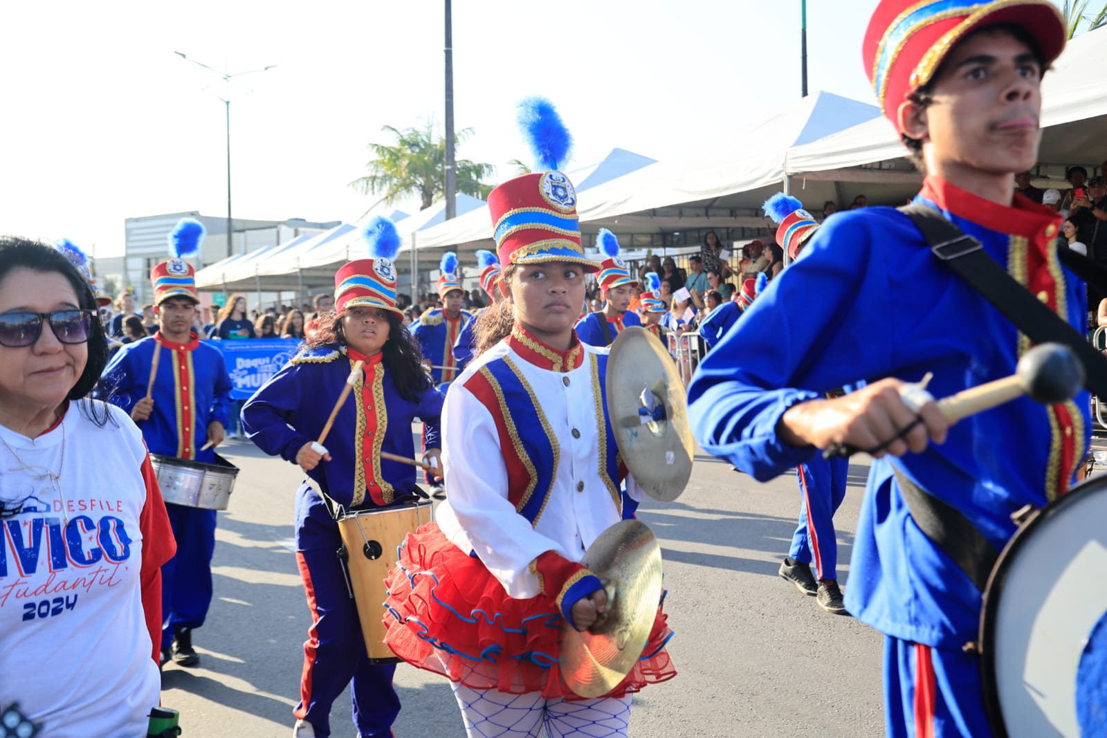 Desfile reúne população para celebrar os 207 anos da Emancipação Política de Alagoas