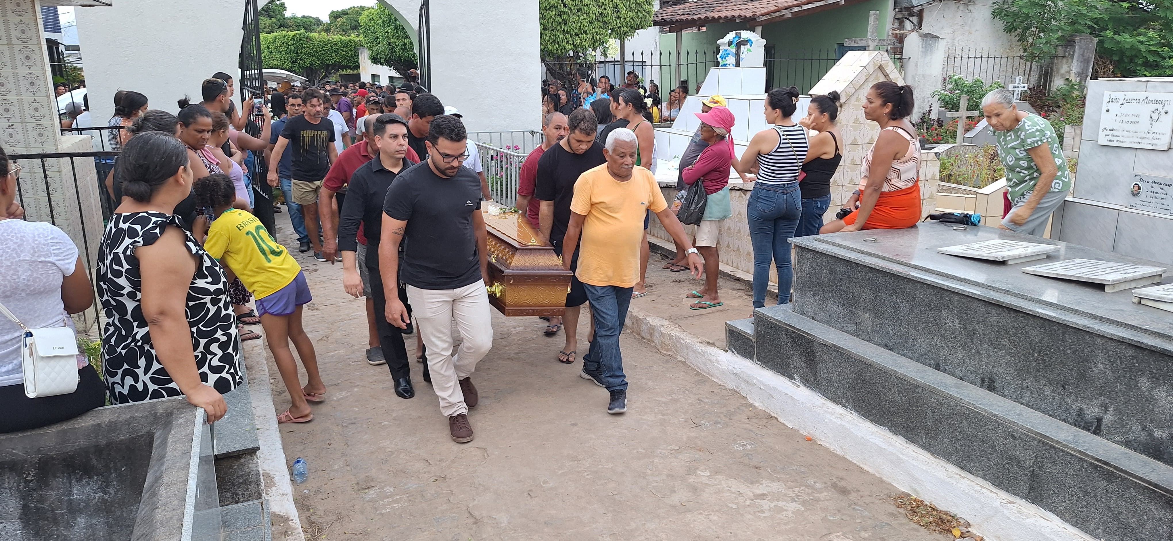 Irmãs que morreram em acidente na Serra da Barriga são sepultadas juntas